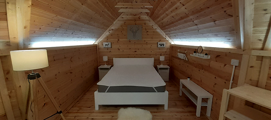 Gingerbread-cabin-holmfirth-bedroom